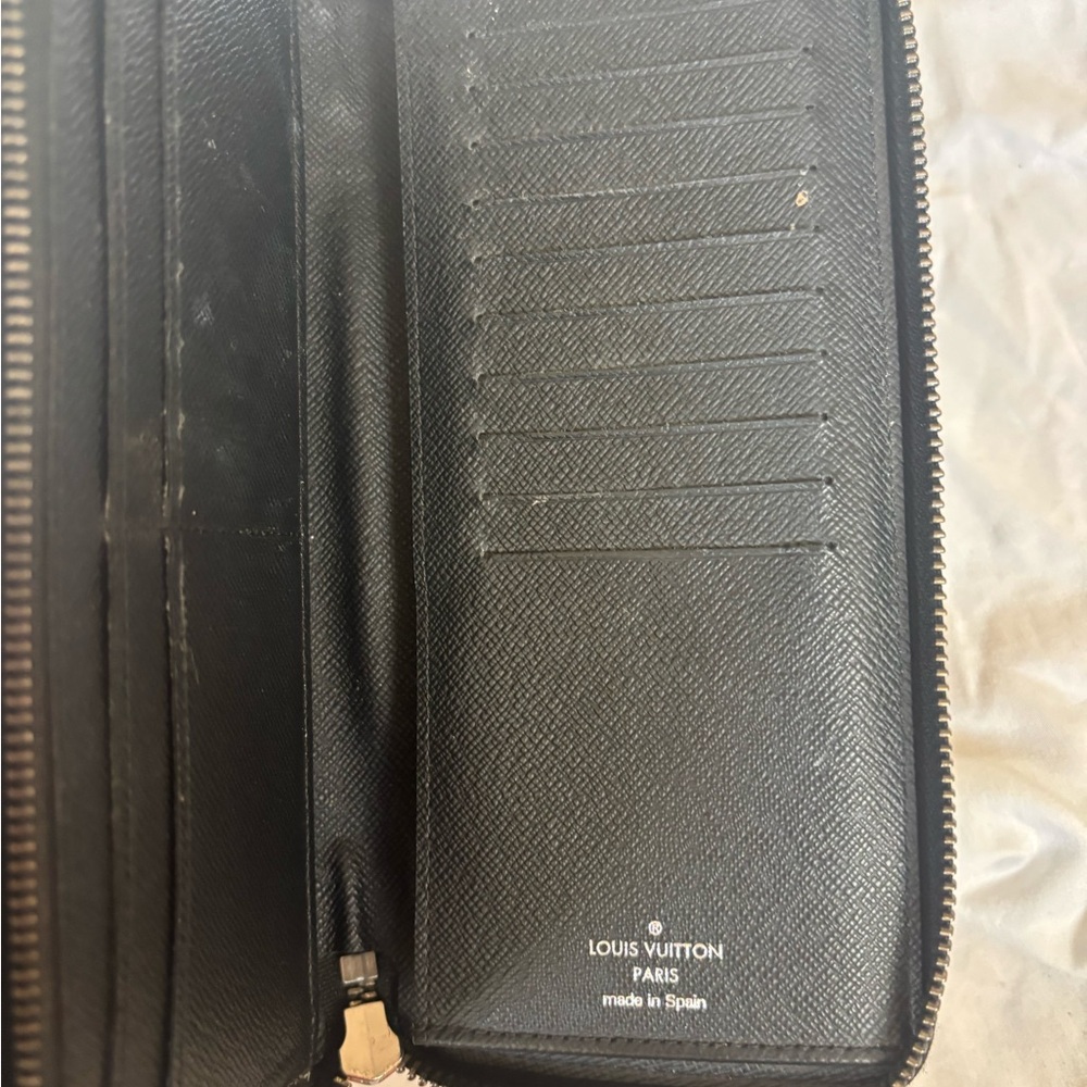 Louis Vuitton Black and Gray Monogram Zipper Wallet - Picture 2 of 9